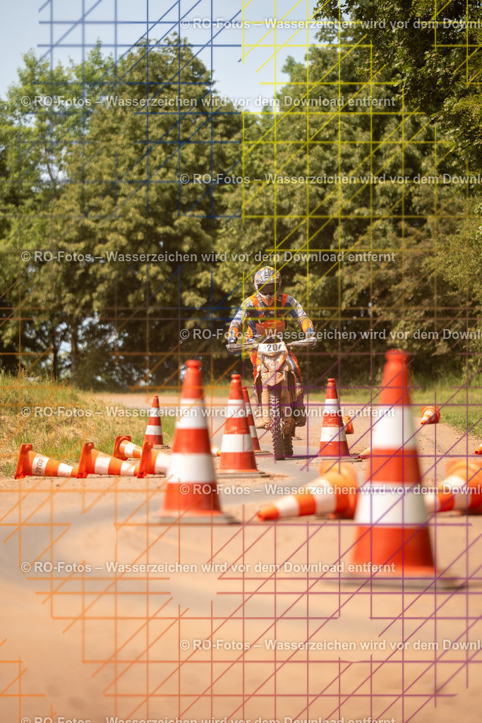 Wolfshausen 5 Lauf -756 | Sportfotografie von RO-Fotos: Motorsport, Motocross, Enduro, Laufveranstaltungen und Triathlon. Professionelle Fotos von Sportlern und Events. - Realisiert mit Pictrs.com