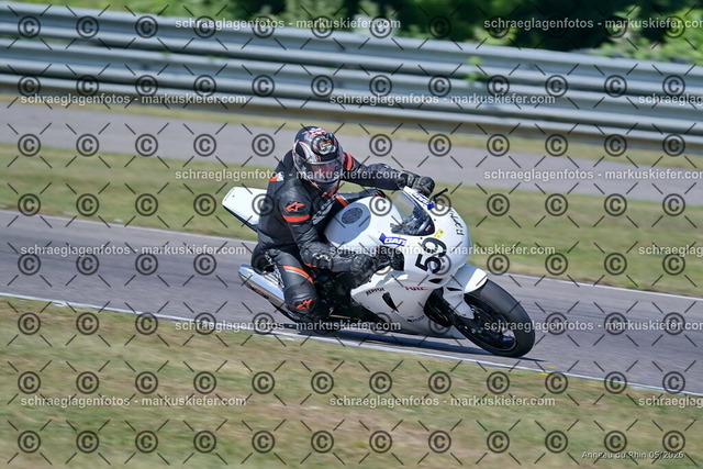 26BT02-0605 | markuskiefer.com - Realisiert mit Pictrs.com