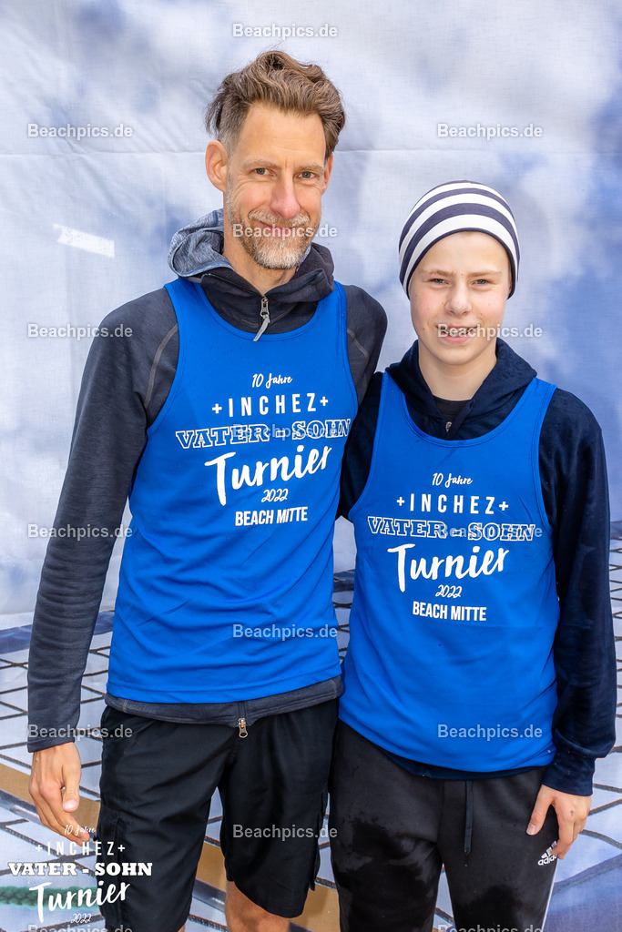 2022-00063146-Vater-Sohn-Turnier-Teamfotos-2 | 26.05.2022; Berlin Foto: Gerold Rebsch - www.beachpics.de