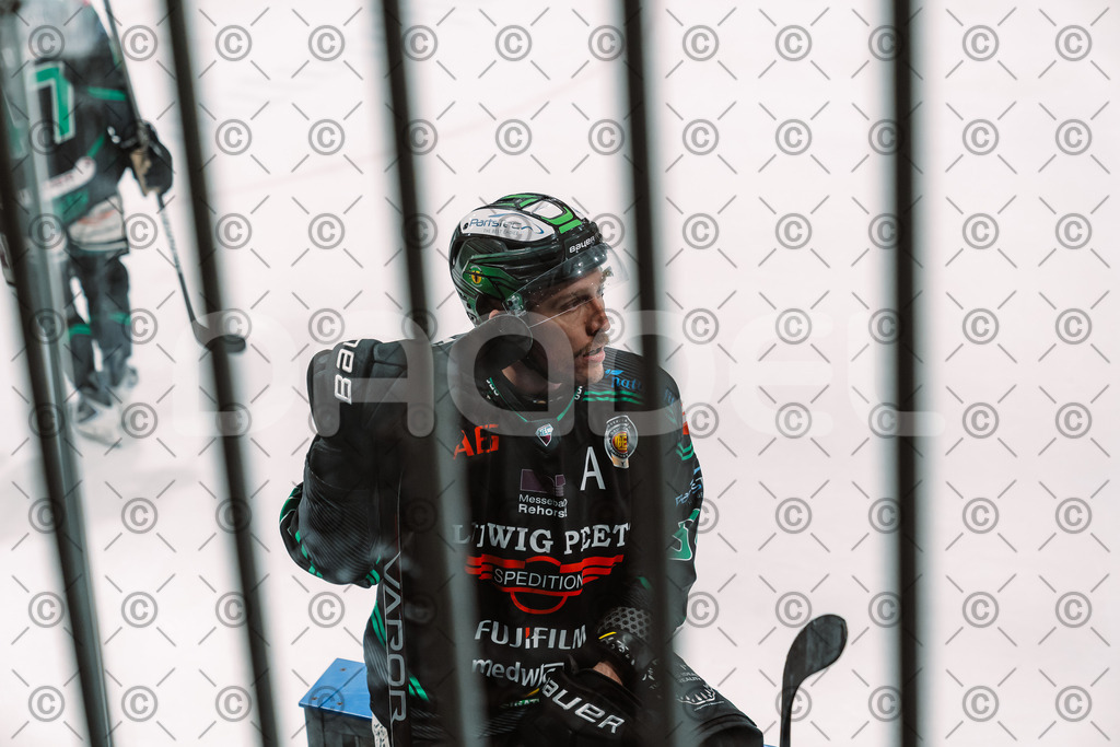 Alligators_vs_Peiting_25_11_2025-77 | Höchstadt Alligators Fotogalerie: Eishockey-Action aus Franken. Professionelle Spielfotos, Portraits & Stadionbilder zum Download. Jetzt entdecken! - Realisiert mit Pictrs.com