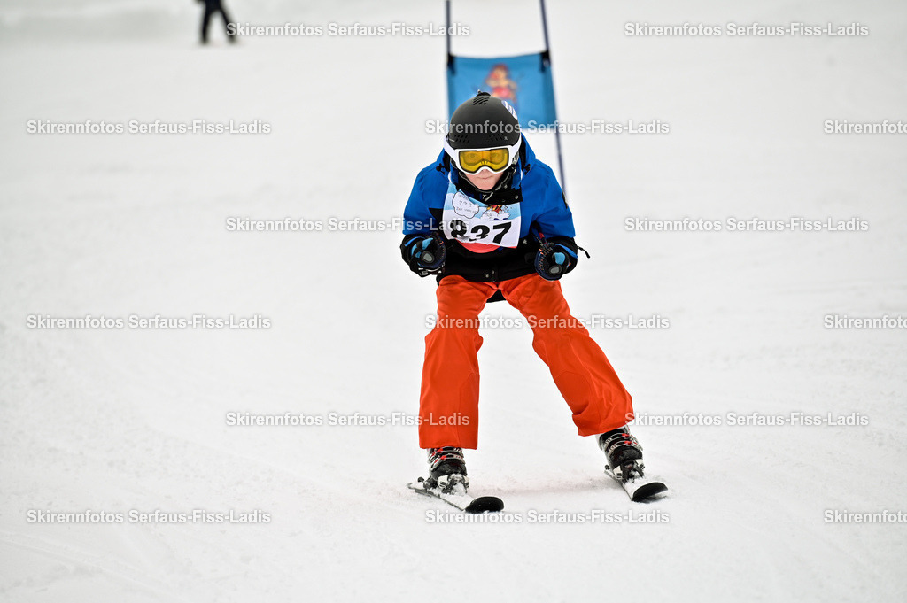 SRF_20.02.2026_1031 | Skirennfotos,Serfaus,Fiss,Ladis,Kinderskirennen,Winter,Tirol,Oberland,skirace,SFL,feelfree,weil wir's genießen,ski,Ski,skifahren,Sonnenplateau, - Realisiert mit Pictrs.com