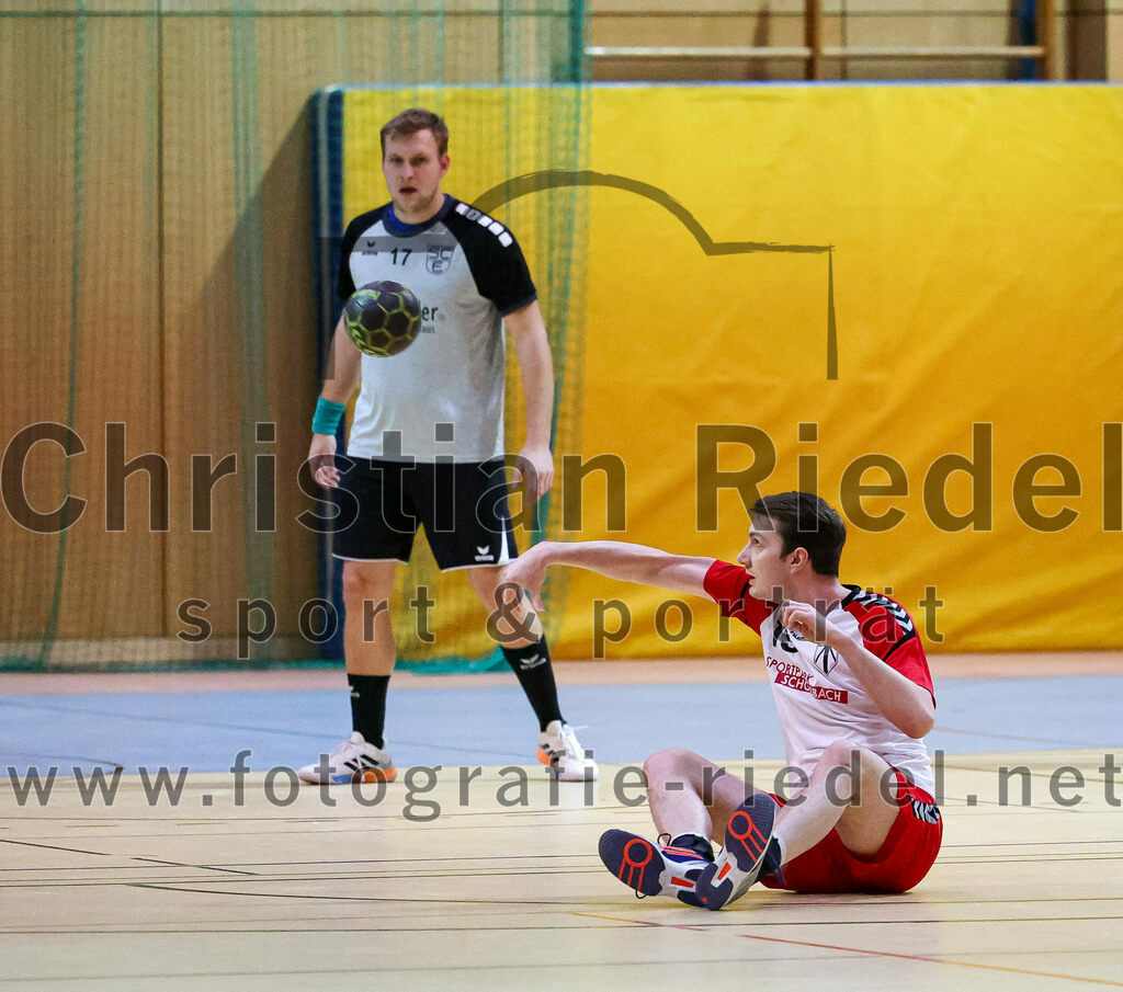 2023-01-21_031_SpVgg_Altenerding_gegen_SC_Eching | Erding, Deutschland, 21.01.2023:
Handball, Bezirksoberliga Männer 2022 / 2023, 12. Spieltag, SpVgg Altenerding gegen SC Eching, Endergebnis: 29:34

Thomas Landsmann (SC Eching, #17), Quirin Huber (SpVgg Altenerding, #19)

Foto: Christian Riedel / fotografie-riedel.net