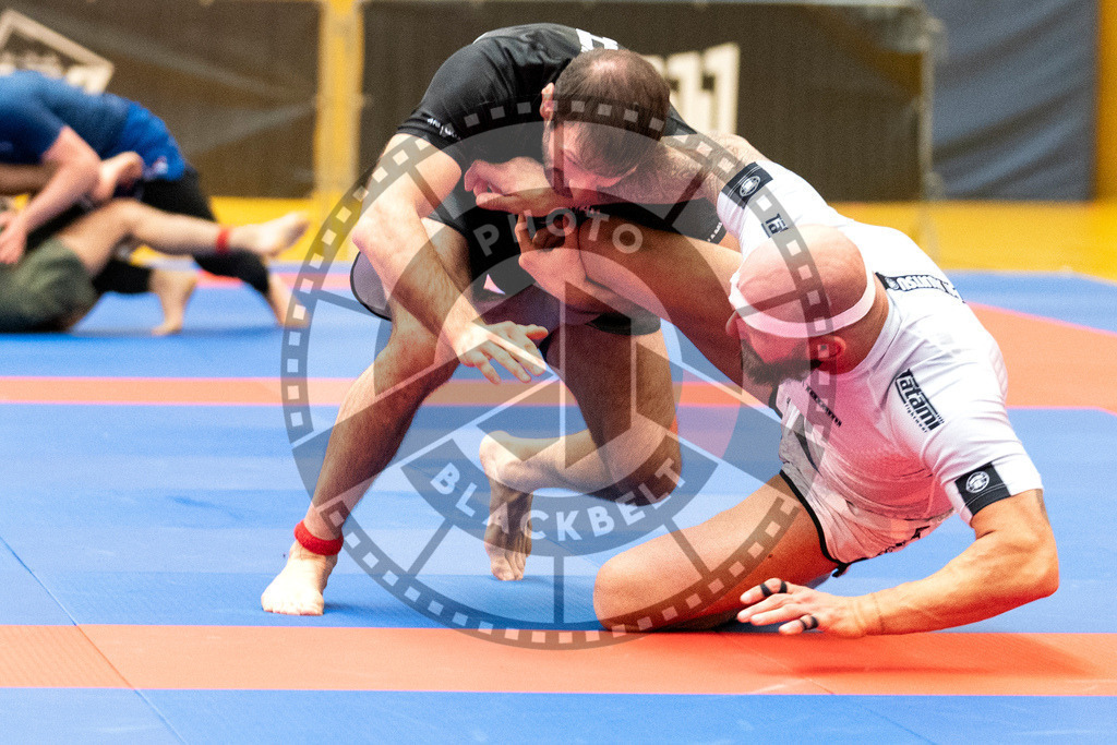 20231118PBB13152 | Fighters compete during the AJP Tour 600 Frankfurt Championship in Frankfurt/Main, Germany, on November 18, 2023.