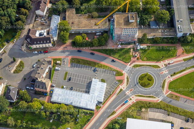 Dorsten230906154 | Luftbild, Kreisverkehr Bismarckstraße mit roten Radwegen, Am Holzplatz, Paul-Spiegel-Berufskolleg, Hervest, Dorsten, Ruhrgebiet, Nordrhein-Westfalen, Deutschland