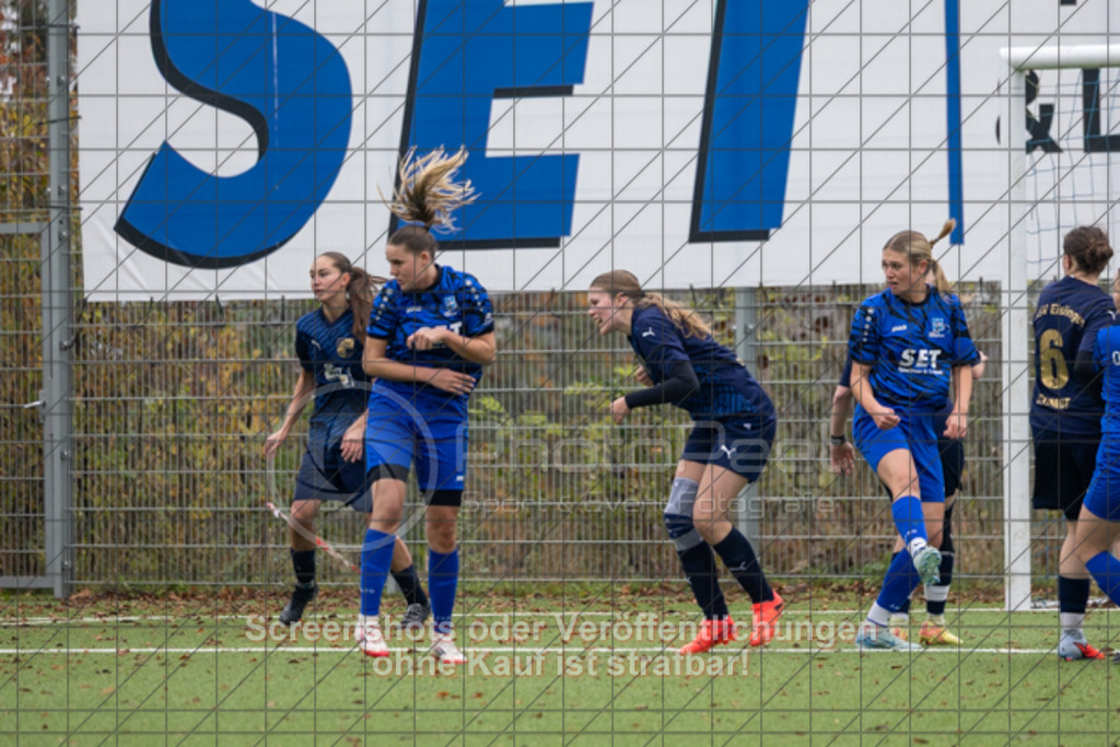 20251109_111401_0186 | #,TSV Eschenbach (blau) vs. ASV Eislingen (dunkelblau), Fussball, Frauen-Quali Bezirksliga - Bezirk Neckar/Fils, 08. Spieltag, Saison 2025/2026, Kunstrasenplatz, Schlater Straße, 73107 Eschenbach, 09.11.2025 - 11:00 Uhr,Foto: PhotoPeet-Sportfotografie/Peter Harich