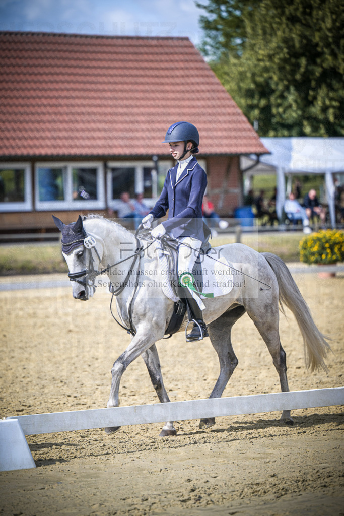 DOS_9133 | Entdecke hochwertige Reitturnierfotos von Foto Oger. Professionell, emotional und authentisch – jetzt Lieblingsmomente im Shop bestellen.Deutschlandweite Turnierfotografie. - Realisiert mit Pictrs.com