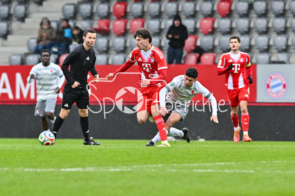 FC Bayern München - Berliner Athletik Klub | MUNICH, GERMANY - 21. FEBRUARY: im Bild Roko MIJATOVIC (FC Bayern München U19 12) / Einzelfoto / Freisteller während dem Spiel zwischen der U19 des FC Bayern München und der U19 des Berliner Athletik Klubs am 3. Spieltag der DFB-U19 Nachwuchsliga am FC Bayern Campus
