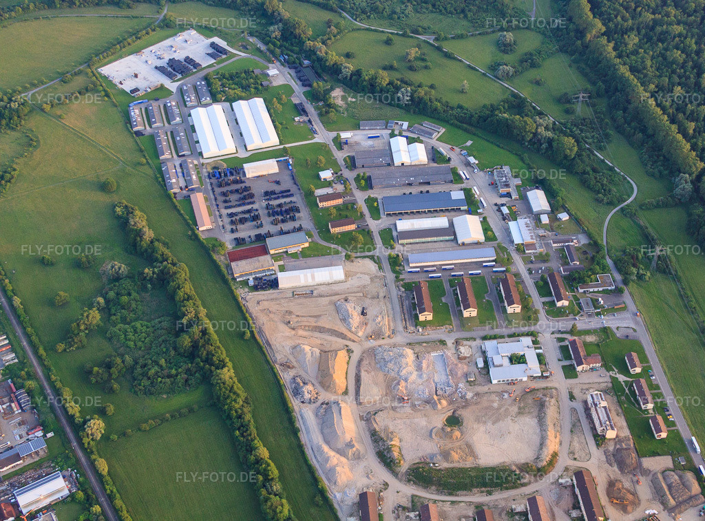 Luftbild: ehemalige Salmkaserne und RFL Reifen-Felgen-Logistik Speditions- und Lager GmbH in Philippsburg im Bundesland Baden-Württemberg in Deutschland. Foto: IMG_66458.jpg vom 30.05.2014 durch Werner Riehm/FLY-FOTO.deR F L Reifen-Felgen-Logistik Speditions- und Lager GmbH