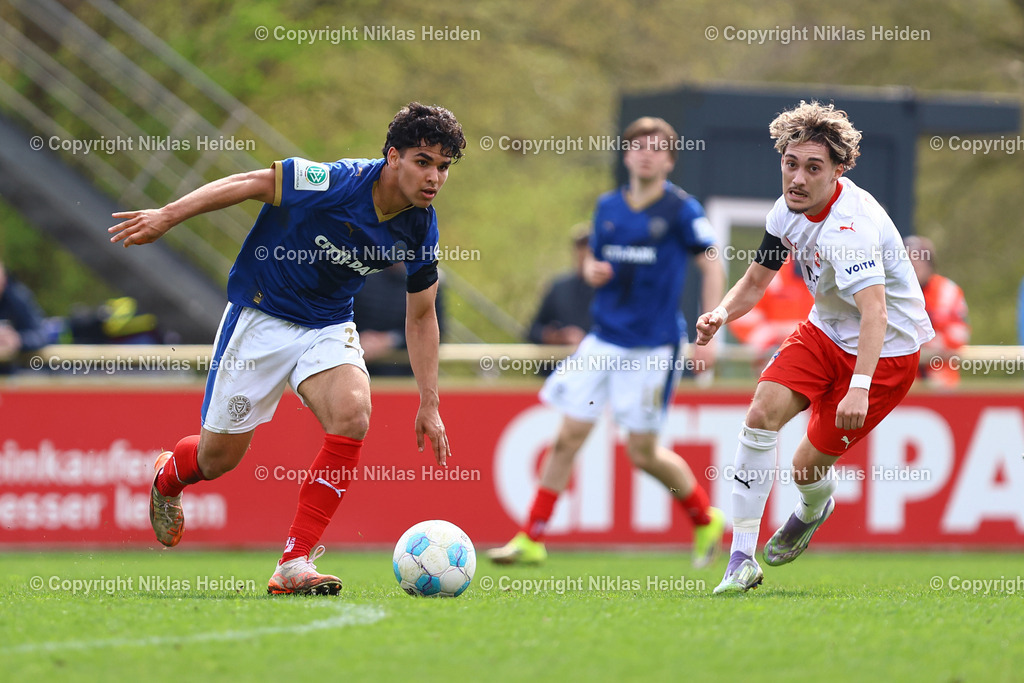 NH_HolsteinKielU19_1FCHeidenheimU19_DFBNachwuchsliga_18042026 | #7 Younes Zöllner (Holstein Kiel U19), #7 Nevio Bove (1. FC Heidenheim U19)Fußball I Herren I U19 DFB-Nachwuchsliga Hauptrunde Liga A, Gruppe B I Saison 2025-2026 I 9. Spieltag I Holstein Kiel U19 - 1. FC Heidenheim U19 I 18.04..2026 I Citti-Fußball-Park