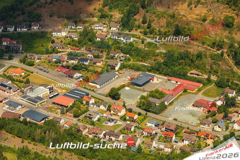 Luftaufnahme der Stadt Wallenfels - Die Luftaufnahme wurde 2025 vom UL-Flugzeug heraus erstellt ( keine Drohne ) - Hochauflösende Luftaufnahme - für professionelle Ausdrucke geeignet. Die Geschenkidee !Mit Lizenz und Bildrechte bestellbar