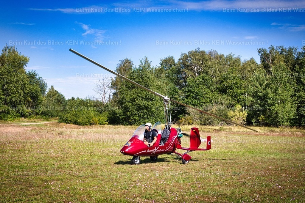 Gyrokopter_7099 | Die Magdeburger Platte® - das sind die schönsten Luftbilder von Magdeburg & Sachsen-Anhalt auf Acryl, Leinwand oder zum Download. Das ist Luftbildfotografie & Luftbildaufnahmen mit Drohne & Flugzeug.  - Realisiert mit Pictrs.com