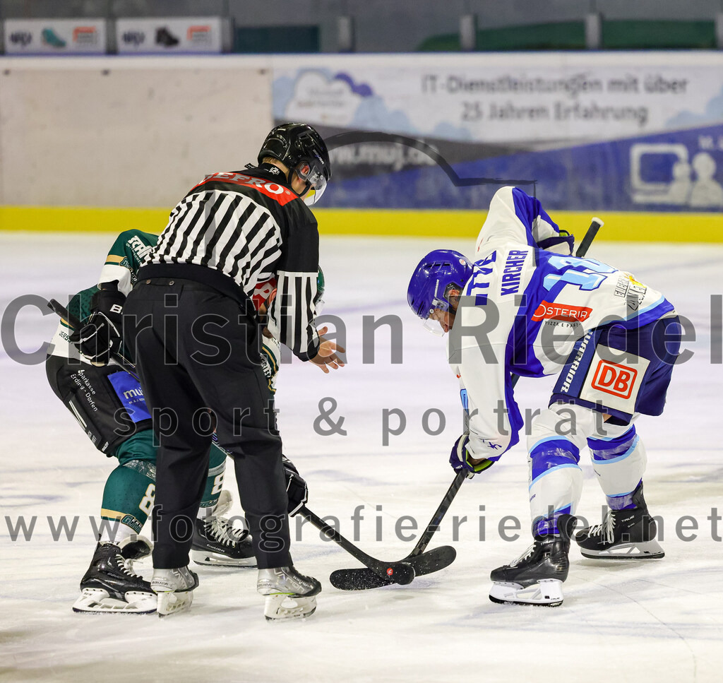 2025-09-26_061_TSV_Erding_gegen_SC_Riessersee | Erding, Deutschland, 26.09.2025:Eishockey, Oberliga Süd 2025 / 2026, 3. Spieltag, TSV Erding gegen SC Riessersee, Endergebnis: 3:5Maximilian Forster (Erding Gladiators, #81), Tobias Kircher (SC Riessersee, #10)Foto: Christian Riedel / fotografie-riedel.net