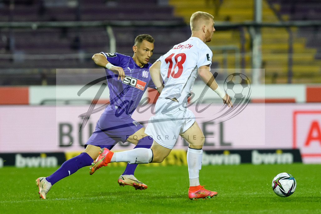 OSNVKO2021090620210906_115 | Fussball, Herren: Sven Koehler (VfL Osnabrueck) und Kai Klefisch (FC Viktoria Koeln) im Zweikampf beim Spiel der 3. Liga zwischen VfL Osnabrueck und FC Viktoria Koeln im Stadion an der Bremer Bruecke am 06.09.2021 in Osnabrueck, Deutschland.DFB / DFL REGULATIONS PROHIBIT ANY USE OF PHOTOGRAPHS AS IMAGE SEQUENCES AND/OR QUASI-VIDEO. - Realisiert mit Pictrs.com