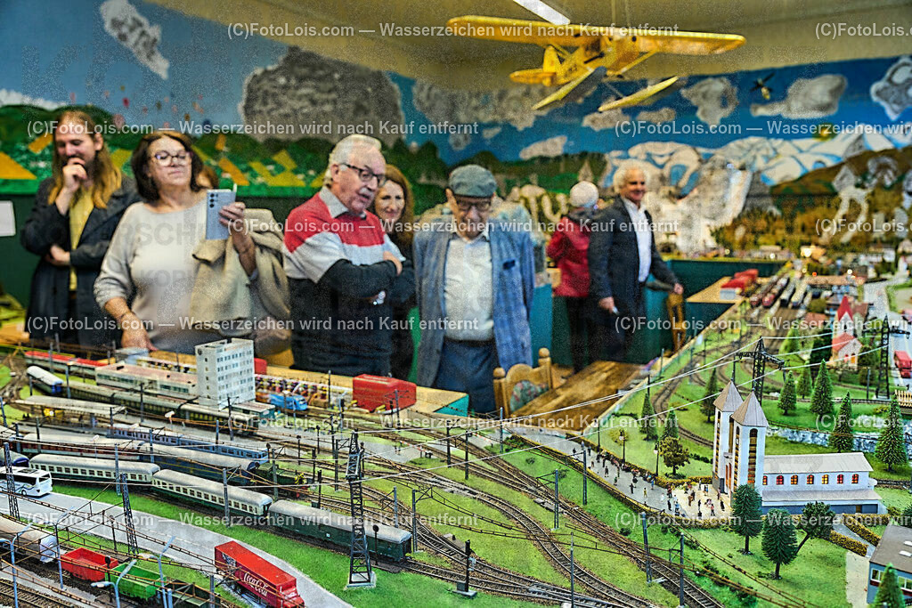 ALP9554_Foederation_Chopin-Ges_Lackenhof_Modellbahn-Etzler | (C)FotoLois.com, Alois Spandl, Föderation der internationalen Chopin-Gesellschafen (deren gibt es weltweit 34) - Zusammentreffen und Sitzung im Vorfeld des XXXIX. Chopinfestivals in der Kartause Gaming und Rahmenprogramm - Ausflug mit dem Bus zum Lunzer See und nach Lackenhof, gemeinsames Abendessen, Do 3. August 2023.