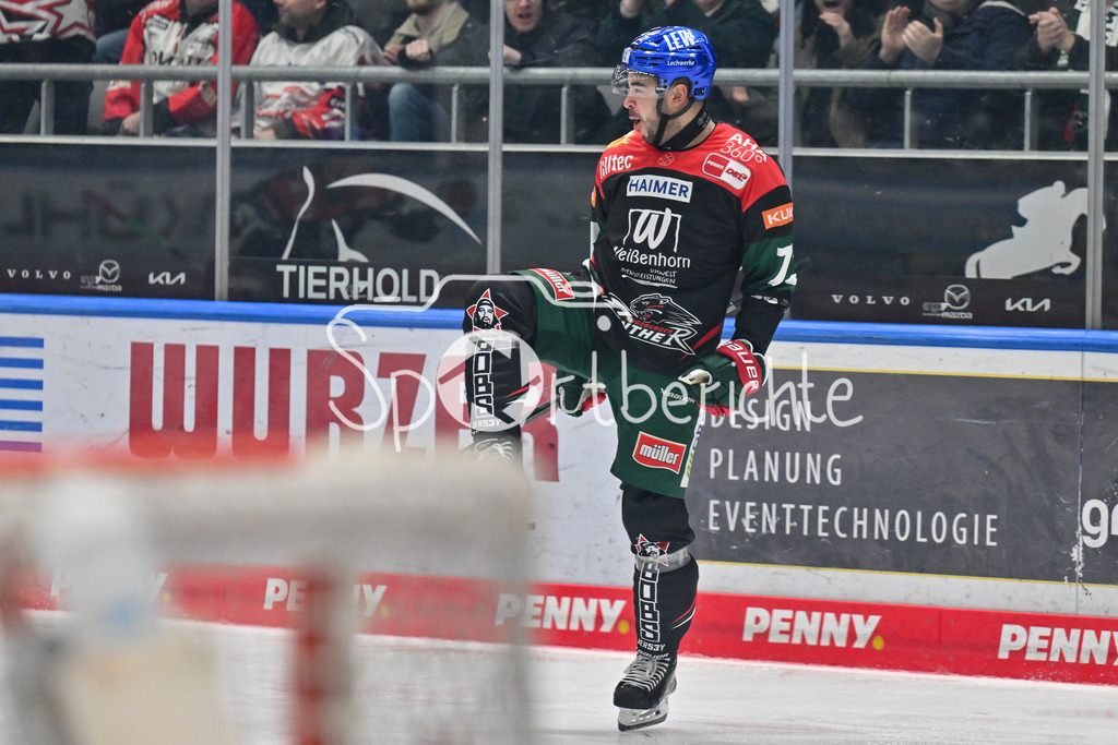 Augsburger Panther - Nürnberg Ice Tigers | Jubel der Panther nach dem Treffer zum 1-0 durch Nicholas BAPTISTE (Augsburger Panther 73) / Freude / happy / Tor / Torschuetze / DEL: Augsburger Panther - Nuernberg Ice Tigers, Curt Frenzel Stadion am 03.01.2025