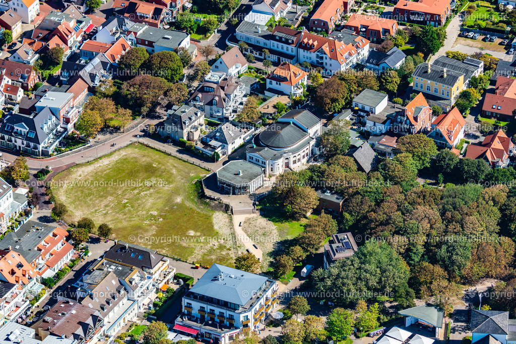 Norderney_Kurtheater_ELS_7066050923 | NORDERNEY 05.09.2023 Gebäude des Konzerthauses und Theater- Schauspielhauses " Kurtheater " auf der Insel Norderney im Bundesland Niedersachsen, Deutschland. // Building of the concert hall and theater playhouse in Norderney in the state Lower Saxony, Germany. Foto: Martin Elsen