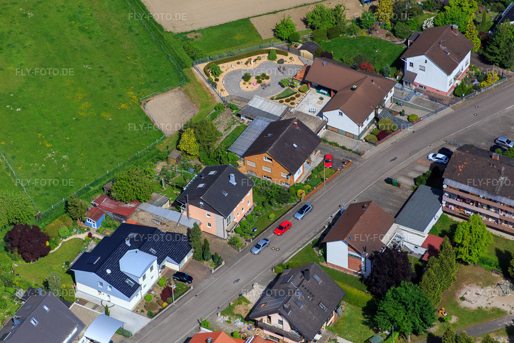 Luftbild: Konrad-Adenauer-Ring in Hagenbach im Bundesland Rheinland-Pfalz in Deutschland. Foto: IMG_078502.jpg vom 08.05.2015 durch Werner Riehm/FLY-FOTO.de