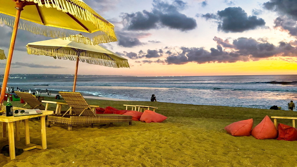 Abendstimmung Legian Beach,  | Legian Beach⁩, ⁨Bali⁩, ⁨Indonesien⁩, Bali, Strand bei Sonnenuntergang - Realisiert mit Pictrs.com