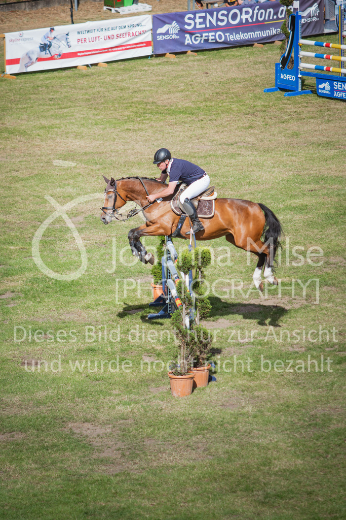 220716_LC_M1-Spr-420 | Deine schönsten Turniermomente als professionelle Fotos! Entdecke hochwertige Pferdesport-Fotografie im Online-Shop. Jetzt Fotos finden & bestellen!