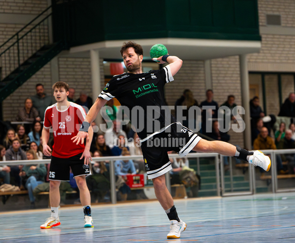 Handball I Herren I Saison 2025-2026 I Verbandsliga West I 13. Runde I SFN Vechta - HSG Varel II I 7816 | Jan Linne (24, SFN Vechta) - Realisiert mit Pictrs.com