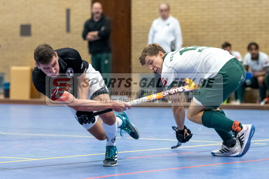 SFE_20231217_0053 | Neuss, Deutschland, 17.12.2023: Vitali Shevchuk (SW Neuss) in Aktion waehrend des Spiels der Halle 1. Bundesliga Herren zwischen SW Neuss vs Uhlenhorst Mülheim im Stadionhalle (SW Neuss) am 17.12.2023 in Neuss, Deutschland. (Foto von Stephan Fehrmann)

Neuss, Germany, 17.12.2023: Vitali Shevchuk (SW Neuss) in action during the game of Halle 1. Bundesliga Herren between SW Neuss vs Uhlenhorst Mülheim in Stadionhalle (SW Neuss) at 17.12.2023 in Neuss, Deutschland. (Foto von Stephan Fehrmann)