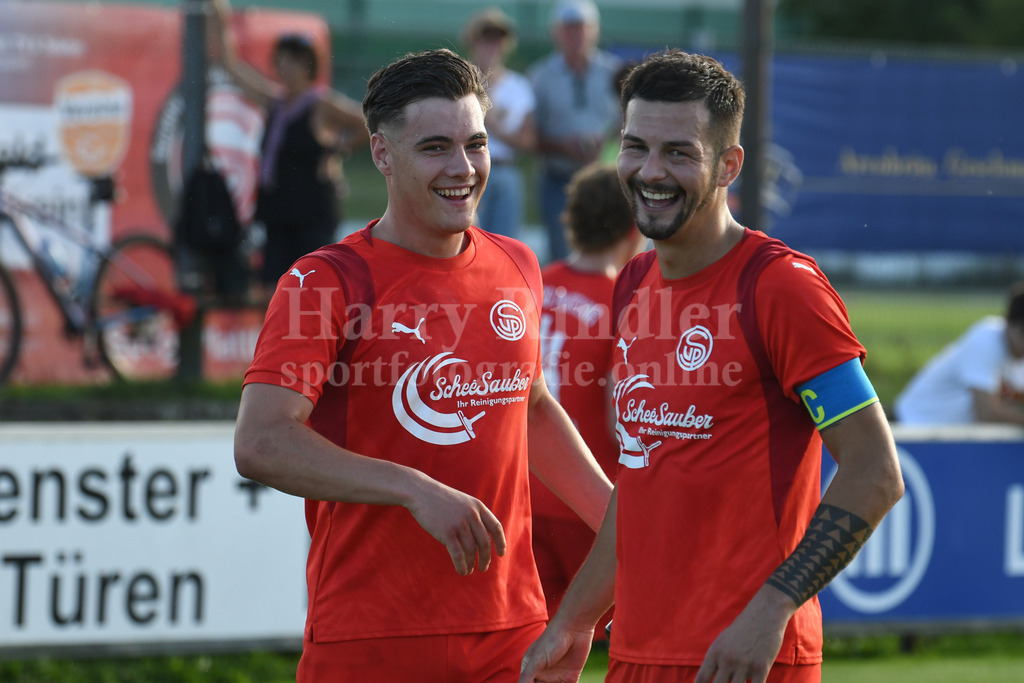 SpVgg Plattling : SpVgg GW Deggendorf | Torschütze Karl Janka (SpVgg Plattling #42) und Kapitän Alexandru Ciucur (SpVgg Plattling) - Realisiert mit Pictrs.com