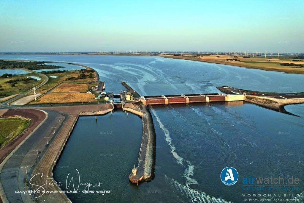 Eider-Sperrwerk - Nordfriesland  | Entdecken Sie atemberaubende Luftbilder und Fotografien auf airwatch.de - Tauchen Sie ein in eine Welt voller faszinierender Aufnahmen aus der Vogelperspektive.