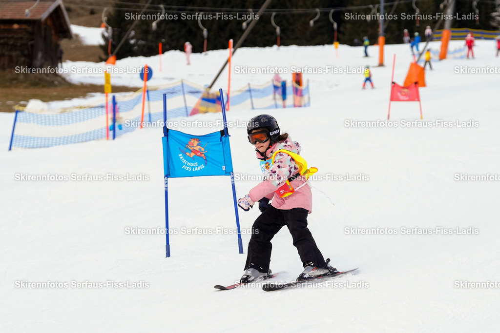 SRF_02.01.2026_0474 | Skirennfotos,Serfaus,Fiss,Ladis,Kinderskirennen,Winter,Tirol,Oberland,skirace,SFL,feelfree,weil wir's genießen,ski,Ski,skifahren,Sonnenplateau, - Realisiert mit Pictrs.com