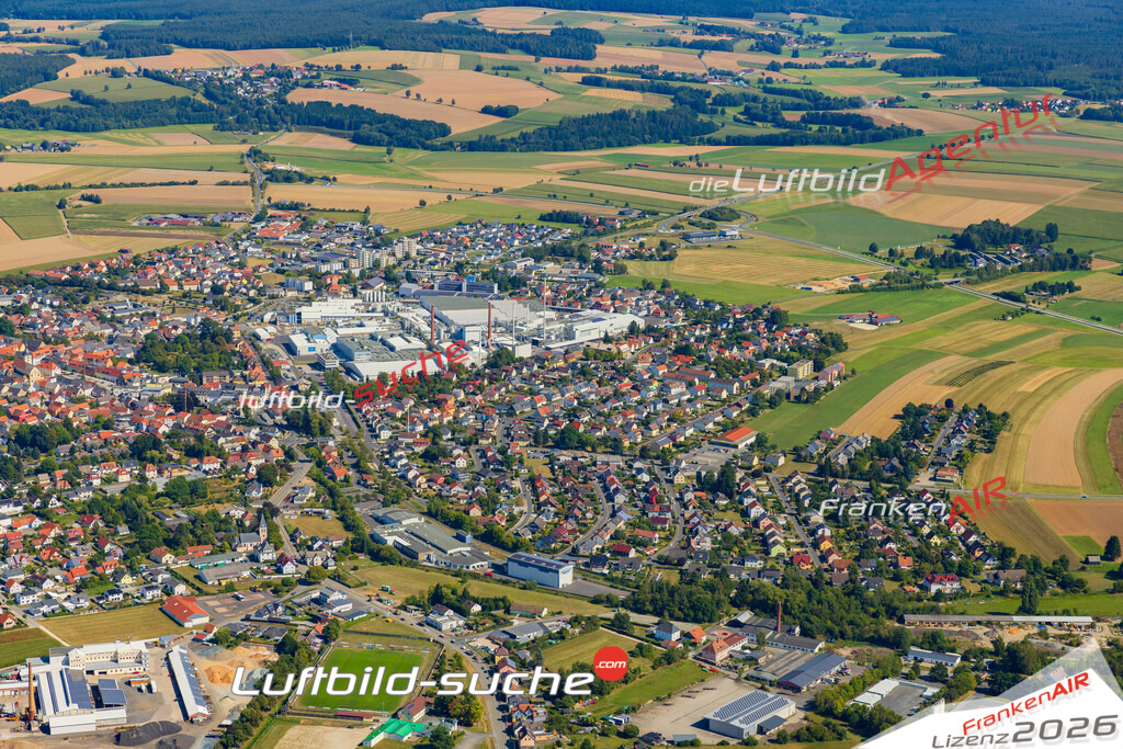 Luftaufnahme der Stadt Mitterteich - Die Luftaufnahme wurde 2025 vom UL-Flugzeug heraus erstellt ( keine Drohne ) - Hochauflösende Luftaufnahme - für professionelle Ausdrucke geeignet. Die Geschenkidee !Mit Lizenz und Bildrechte bestellbar