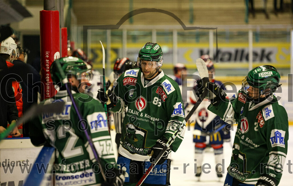 2024-01-05_093_TSV_Erding_gegen_VfE_Ulm-Neu-Ulm | Erding, Deutschland, 05.01.2024:
Eishockey, Bayernliga Vorrunde 2023 / 2024, 22. Spieltag, TSV Erding gegen VfE Ulm/Neu-Ulm, Endergebnis: 7:6

Michael Trox (Erding Gladiators, #86), Erik Modlmayr (Erding Gladiators, #21)

Foto: Christian Riedel / fotografie-riedel.net