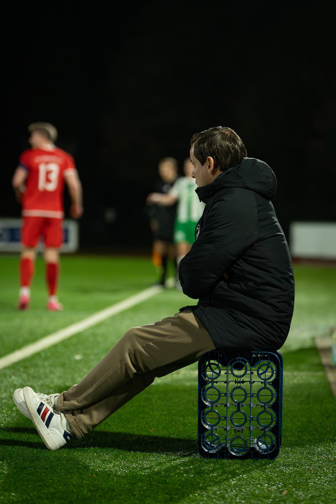 Fußball I Herren I Saison 2025-2026 I Freundschaftsspiel I TSV Grossenkneten - TuS Lutten I 1036 | Steffen Boning (Trainer, TuS Lutten) - Realisiert mit Pictrs.com