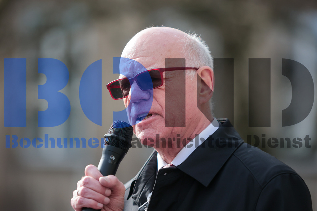 Brandmauer 2024 vor dem Rathaus der Stadt Bochum {date} -  | {headline}



(Foto: Sebastian Sendlak / BOND)

 - Realisiert mit Pictrs.com