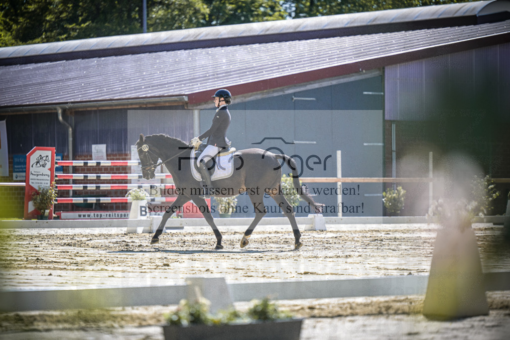 DOS_2344 | Entdecke hochwertige Reitturnierfotos von Foto Oger. Professionell, emotional und authentisch – jetzt Lieblingsmomente im Shop bestellen.Deutschlandweite Turnierfotografie. - Realisiert mit Pictrs.com