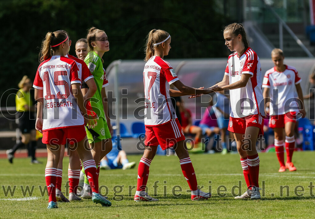 2023-09-09_117_FC_Bayern_Muenchen_gegen_SC_Freiburg | Aschheim, Deutschland, 09.09.2023:
Fußball, B-Juniorinnen-Bundesliga Süd 2023 / 2024, 1. Spieltag, FC Bayern München gegen SC Freiburg, Endergebnis: 4:0

Foto: Christian Riedel / fotografie-riedel.net
