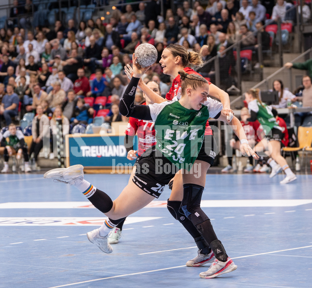Handball I Frauen I Saison 2025-2026 I 1. HBF I 17. Spieltag I VFL Oldenburg - Thüringer HC I 0867 | Ariane Pfundstein (20, VfL Oldenburg) - Realisiert mit Pictrs.com