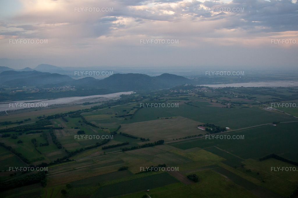 Aerial view: View of the town in Orgnese in the state Friuli Venezia Giulia, Italy. – Photo: IMG_50462.jpg taken on 06/08/2012 by Werner Riehm/FLY-FOTO.com – Resolution of the original: 4655 x 3103 px