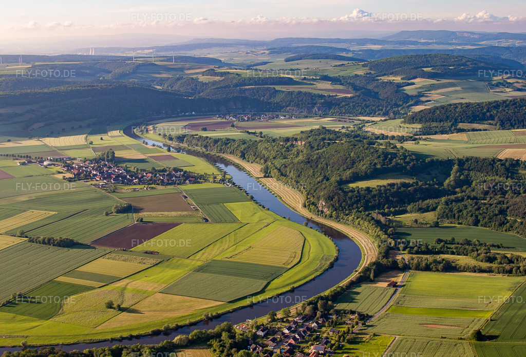Luftbild: Verlauf der Weser zwischen Forst und Heinsen in Heinsen im Bundesland Niedersachsen in Deutschland. Foto: IMG_64976.jpg vom 23.05.2014 durch Werner Riehm/FLY-FOTO.de