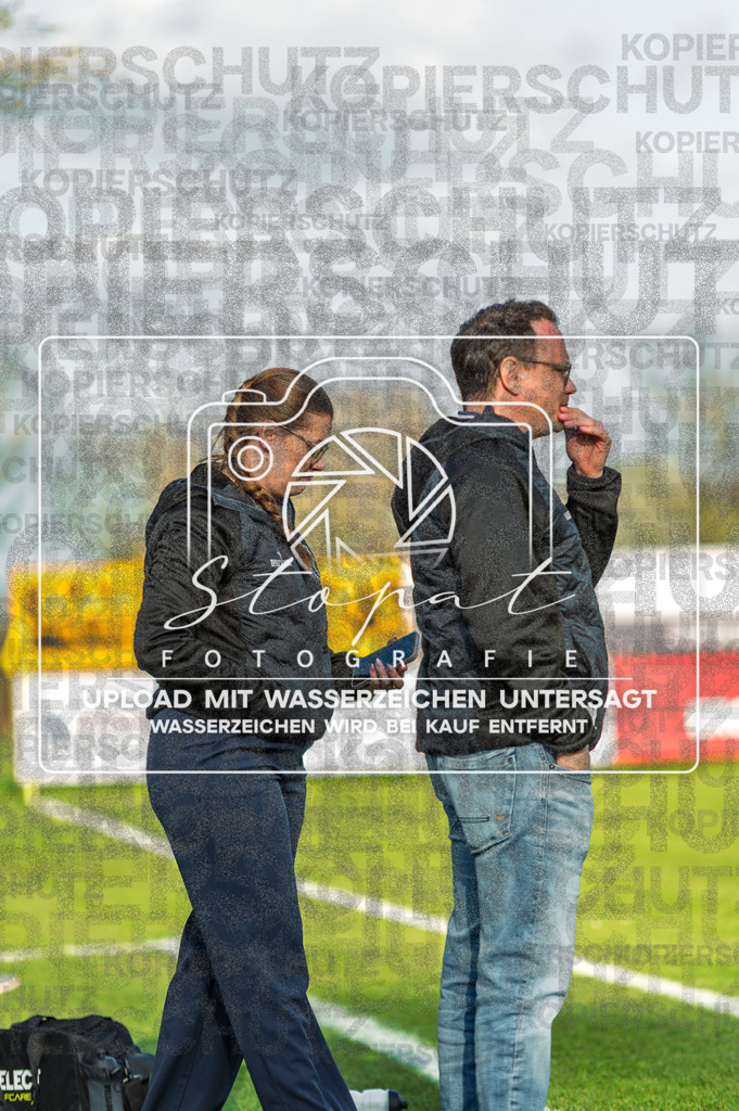 FGFS-LEN-1000 | Ersatzbank beim Herren Kreisliga HK Spiel zwischen FG Fulde-Stellichte und Eintracht Leinetal im Fulder Zentralstadion, Fulde (Simon Paul Stopat) - Realisiert mit Pictrs.com