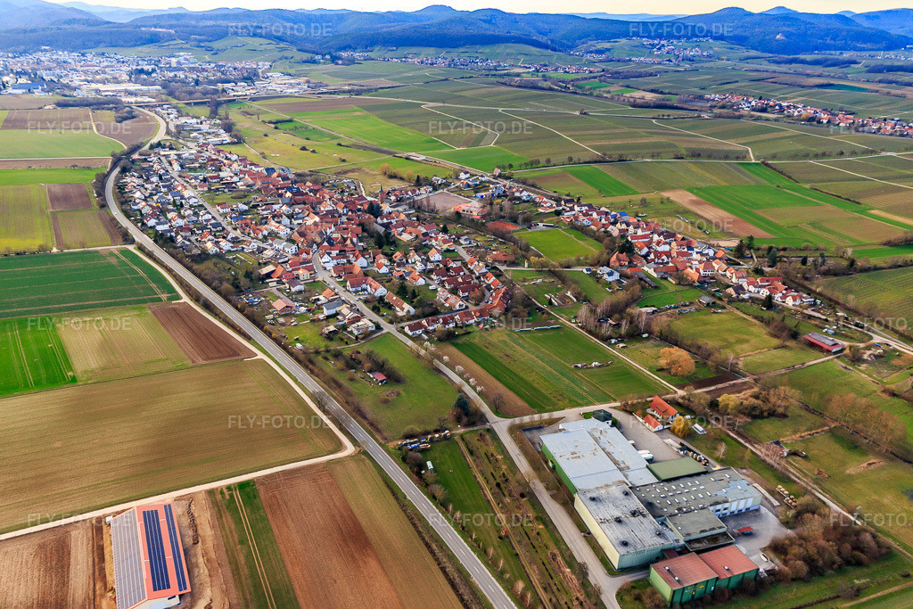 Luftbild: Ortsansicht von Osten im Ortsteil Kapellen in Kapellen-Drusweiler im Bundesland Rheinland-Pfalz in Deutschland. Foto: IMG_126137.jpg vom 20.03.2021 durch Werner Riehm/FLY-FOTO.de