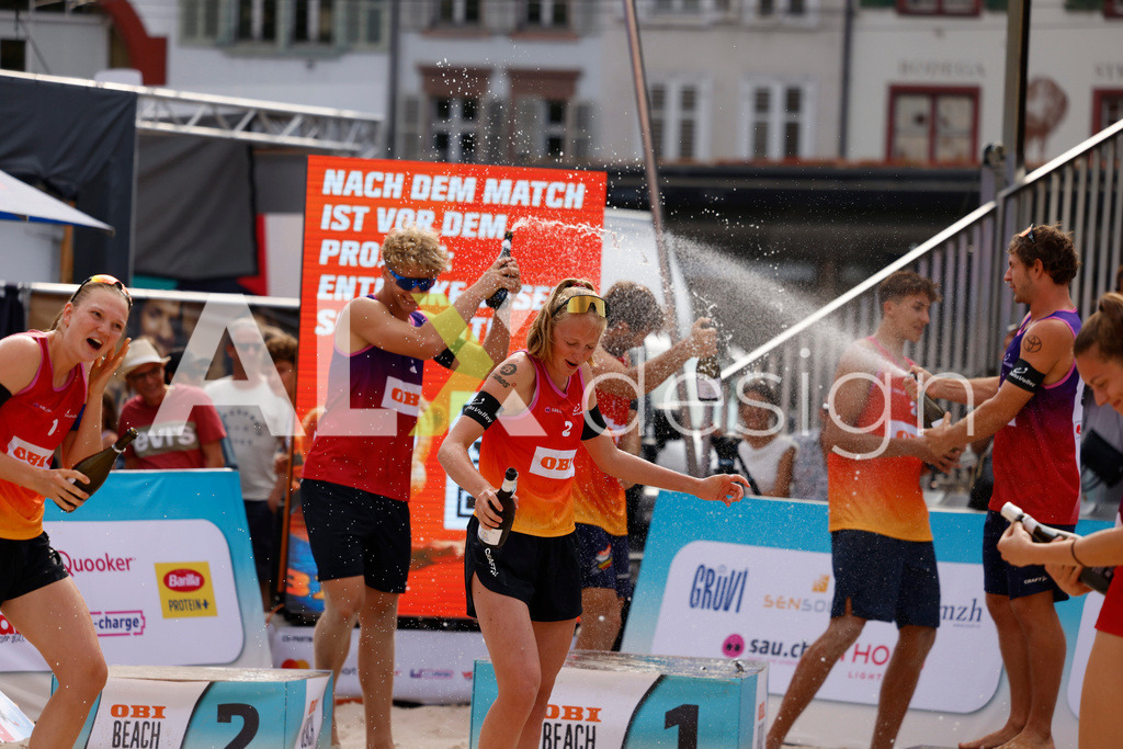 Obi BeachTour 2026 - Basel | BASEL, SWITZERLAND - JULY 19: MURIEL BOSSART (SUI) and LINDA ABBÜHL (SUI), ELENA CSONTOS (SUI) and FANNY DEECKE (SUI), ZOÉ FLÜCKIGER (SUI) and NADINE DEMIERRE (SUI), LEO DILLIER (SUI) and LUC EMANUEL FLÜCKIGER (SUI), FLORIAN BREER (SUI) and MATHIS KÄLIN (SUI), SIMON HAGENBUCH (SUI) and YVES HAUSSENER (SUI) during the Obi BeachTour 2026 celebration at Barfüsserplatz on July 19, 2026 in Basel, Switzerland. - Realisiert mit Pictrs.com