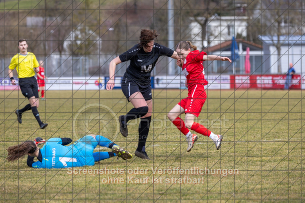 20250223_131216_0063 | #,1.FC Donzdorf (rot) vs. TSV Tettnang (schwarz), Fussball, Frauen-WFV-Pokal Achtelfinale, Saison 2024/2025, Rasenplatz Lautertal Stadion, Süßener Straße 16, 73072 Donzdorf, 23.02.2025 - 13:00 Uhr,Foto: PhotoPeet-Sportfotografie/Peter Harich