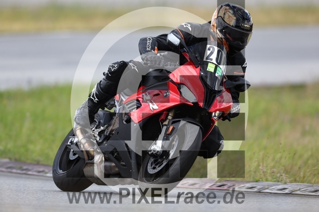 0206-20240714_02359 | Schöne Erinnerungen an spannende Momente - das festzuhalten ist unser Job. PIXELrace.de ist seit 2003 auf den Rennstrecken Europas unterwegs um die Action draußen beim Fahren und die wunderbare Stimmung imm Fahrerlager für euch einzufangen.