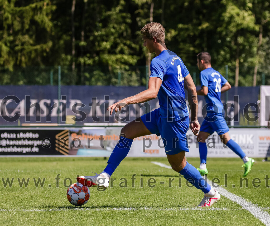 2023-08-12_113_FC_Langengeisling_gegen_ESV_Freilassing | Erding, Deutschland, 12.08.2023:
Fußball, Bezirksliga Oberbayern Ost 2023 / 2024, 4. Spieltag, FC Langengeisling gegen ESV Freilassing, Endergebnis: 2:1

Georg Wieser (ESV Freilassing, #4)

Foto: Christian Riedel / fotografie-riedel.net