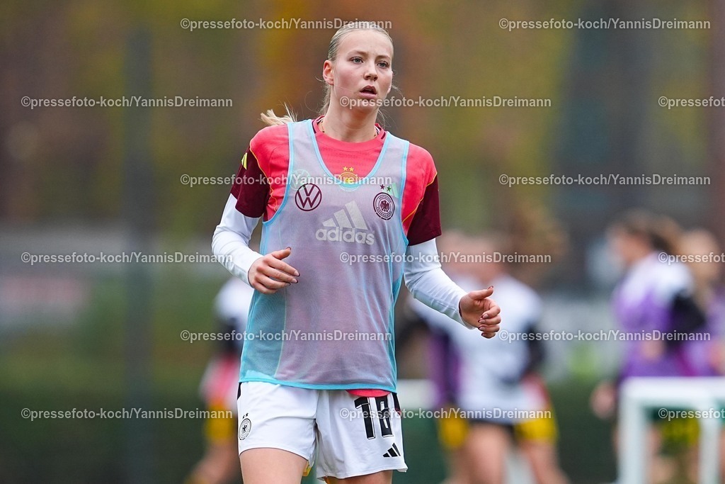 xYDRx26112502014 | 26.11.2025, xydrx, Fußball, Länderspiel, EM-Qualifikation U19-Frauen, Belgien - Deutschland, Sportschule Wedau: Mia-Lena Maas (GER #18)