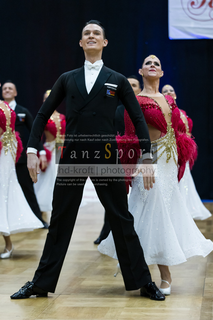 20260314_BL1_Std-Formationen_Nbg2842 | Tanzsportbilder, Standardtanz, Lateintanz, WDSF, DTV, LTVB, dancecomp, goc, hessen tanzt, blaues band der spree, walzer, tango, wiener walzer, slowfox, quickstepp, samba, rumba, cha-cha-cha, paso doble. jive, hd-kroft photography, turniertanzsport