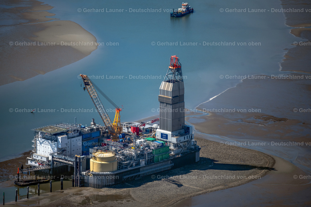 4037298 | DITHMARSCHEN 2020 Blick auf das Ölfeld Mittelplate mit der gleichnamigen Bohr- und Förderinsel Mittelplate A der RWE und der Wintershall Holding GmbH in der Nordsee im Bundesland Schleswig-Holstein.