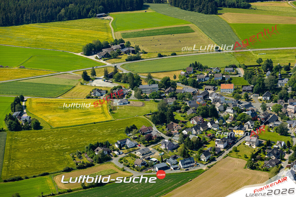 Das Luftbild zeigt : Marlesreuth Naila - Die Luftaufnahme wurde 2024 vom UL-Flugzeug aus erstellt ( keine Drohne ) - Hochauflösende Luftaufnahme - Für grossformatige Ausdrucke geeignet. Die Geschenkidee !Mit Lizenz und Bildrechte bestellbar