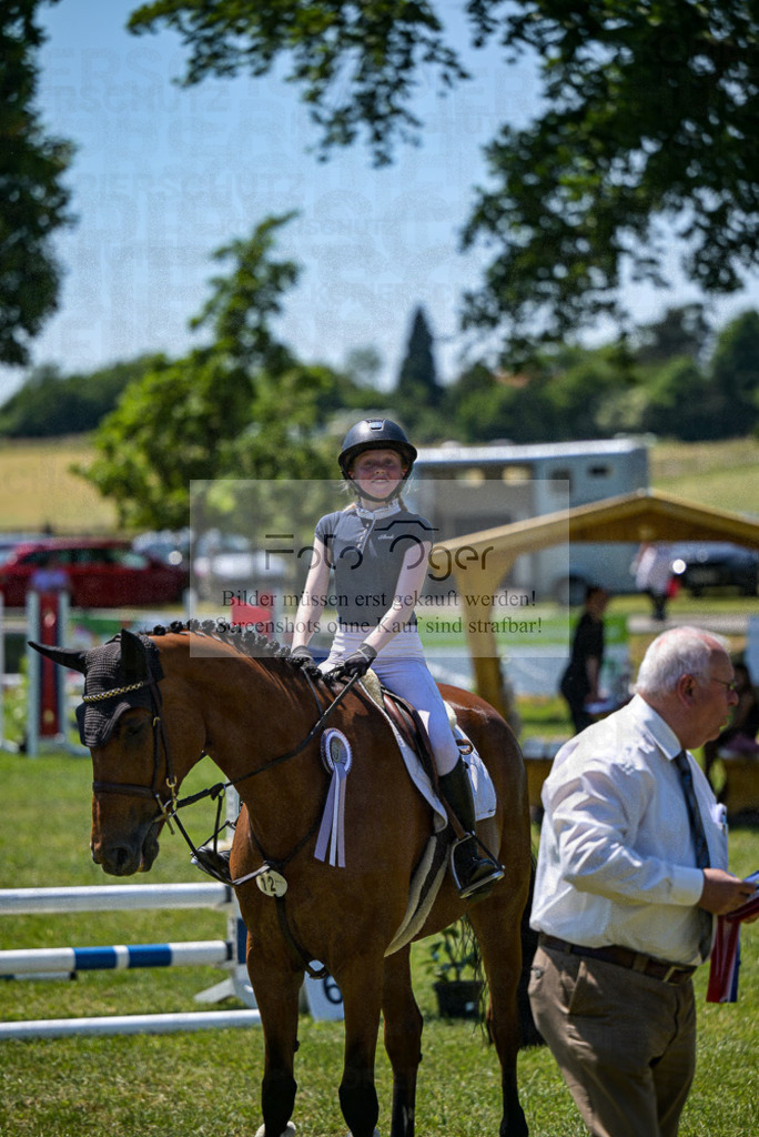 Reitturnier Voxtrup | Entdecke hochwertige Reitturnierfotos von Foto Oger. Professionell, emotional und authentisch – jetzt Lieblingsmomente im Shop bestellen.Deutschlandweite Turnierfotografie. - Realisiert mit Pictrs.com