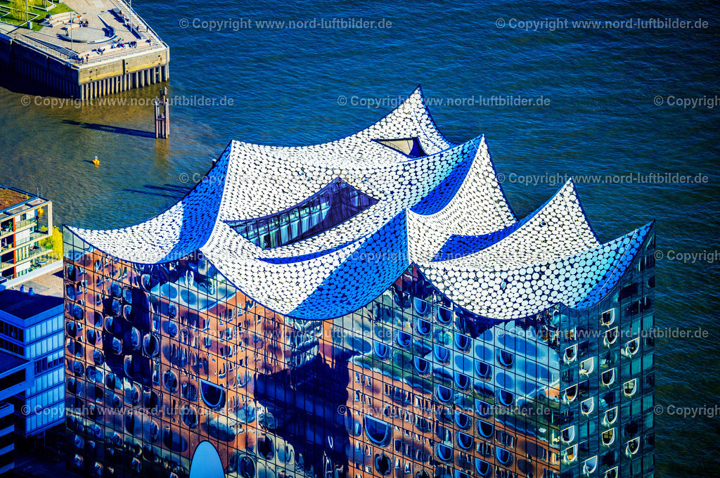 Hamburg_Elbphilharmonie_ELS_3436060425 | HAMBURG 06.04.2025 Elbphilharmonie am Ufer der Elbe in Hamburg. Das Konzerthaus- Gebäude im Stadtteil Hamburg-HafenCity befindet sich am Ufer der Elbe der Hansestadt. Weiterführende Informationen bei: BGT Bischoff Glastechnik AG,  Drees & Sommer SE,  Herzog & de Meuron,  IBB GmbH - Ingenieurbüro für Brandschutz von Bauarten,  Ingenieurbüro Dr. Siebert Büro für Bauwesen,  Quantum Immobilien AG,  ReGe Hamburg Projekt-Realisierungsgesellschaft mbH. // The Elbe Philharmonic Hall on the river bank of the Elbe in Hamburg. Further information at: BGT Bischoff Glastechnik AG,  Drees & Sommer SE,  Herzog & de Meuron,  IBB GmbH - Ingenieurbuero fuer Brandschutz von Bauarten,  Ingenieurbuero Dr. Siebert Buero fuer Bauwesen,  Quantum Immobilien AG,  ReGe Hamburg Projekt-Realisierungsgesellschaft mbH. Foto: Martin Elsen
