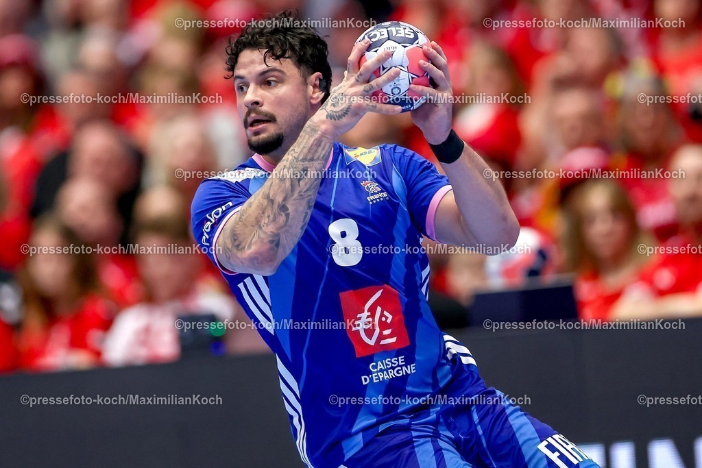 EHF24012601062 | 24.01.2026, Handball, Men's EHF EURO 2026, Frankreich - Portugal, Jyske Bank Boxen in Herning, Dänemark, Main Round:  Elohim Prandi (France #08)